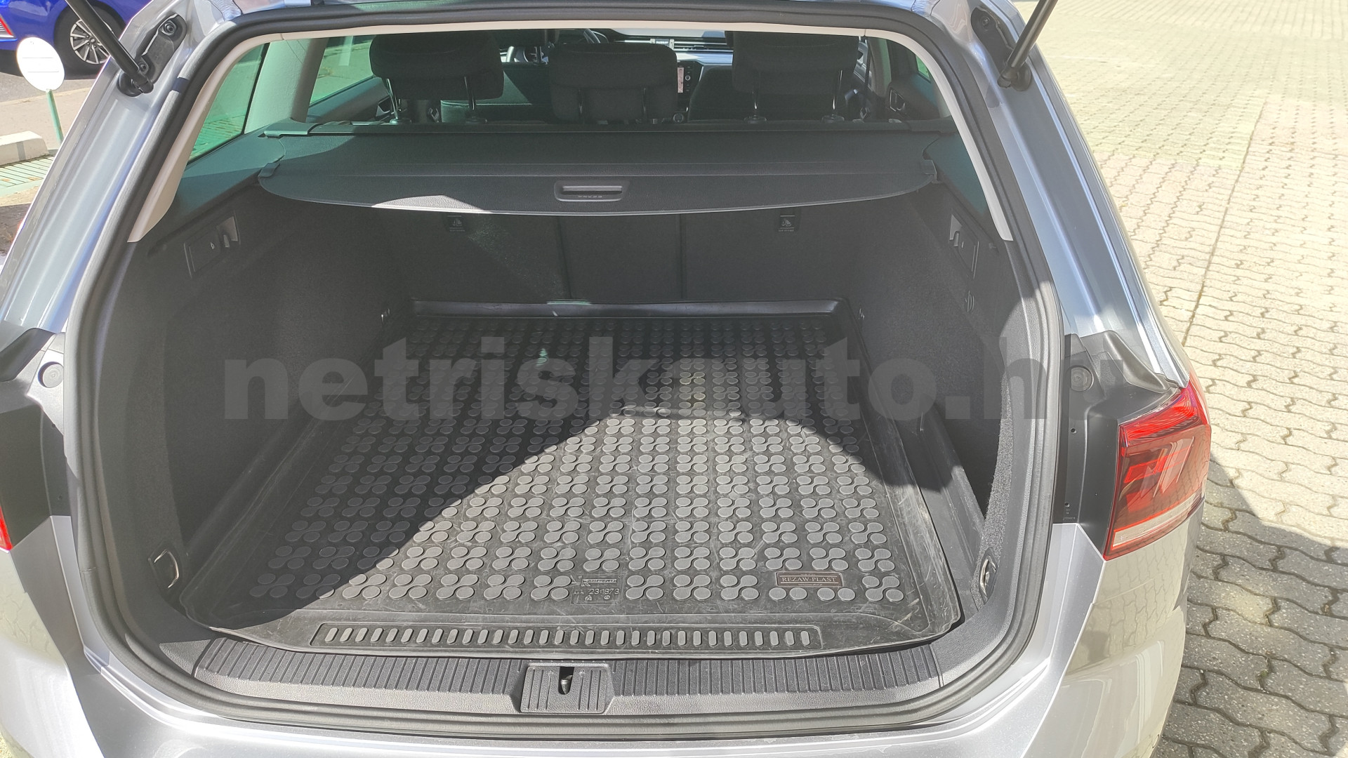 VW Passat 2.0 TDI SCR Business DSG személygépkocsi - 1968cm3 Diesel 121560 10/12