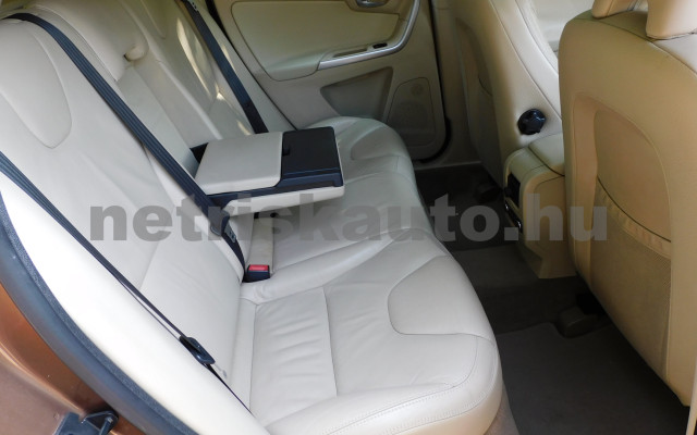 VOLVO XC60 2.4 D [D5] Summum Geartronic személygépkocsi - 2400cm3 Diesel 121176 11/12