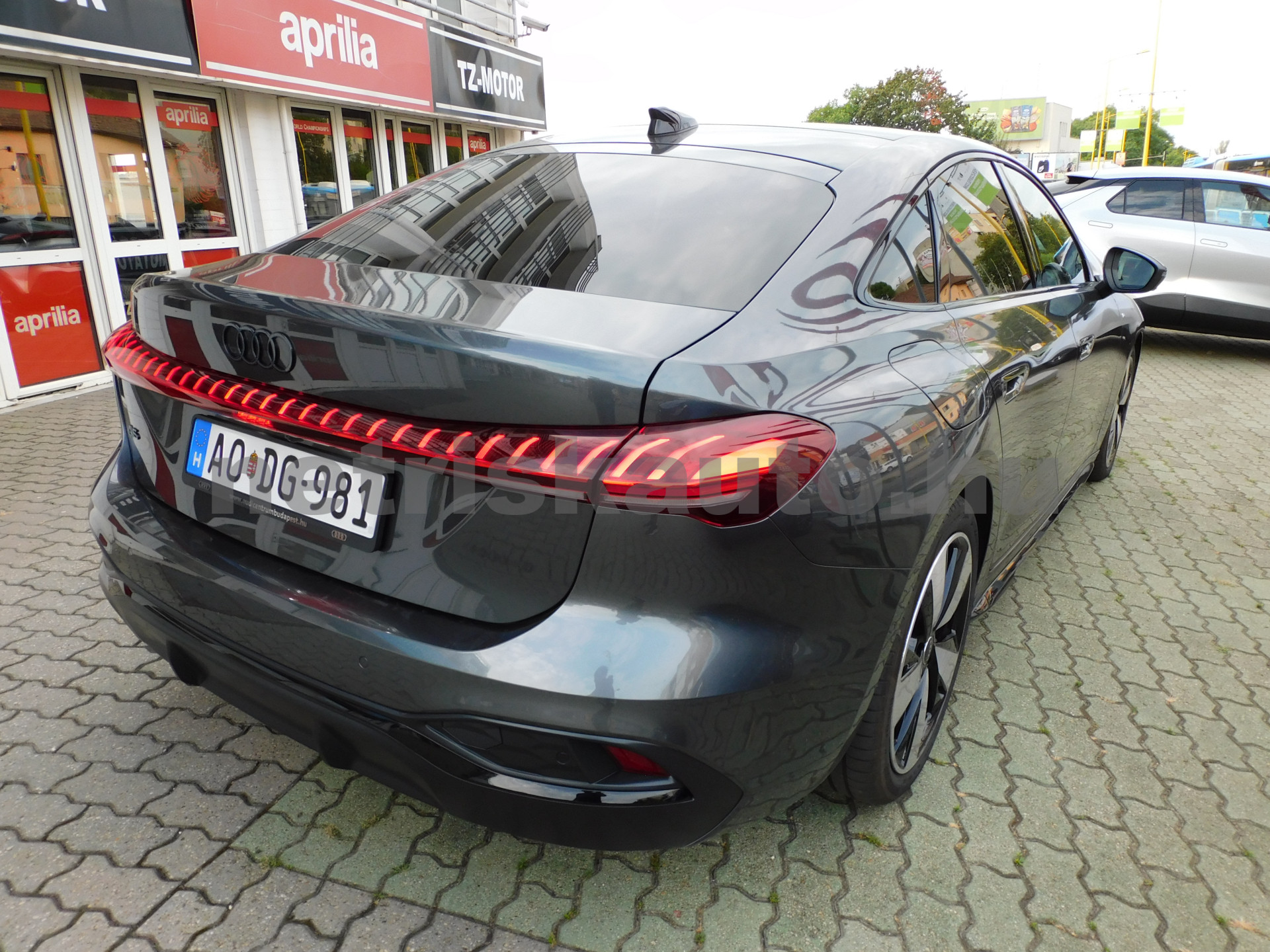 AUDI A5 40 TDI S-tronic személygépkocsi - 1968cm3 Hybrid 121246 12/12