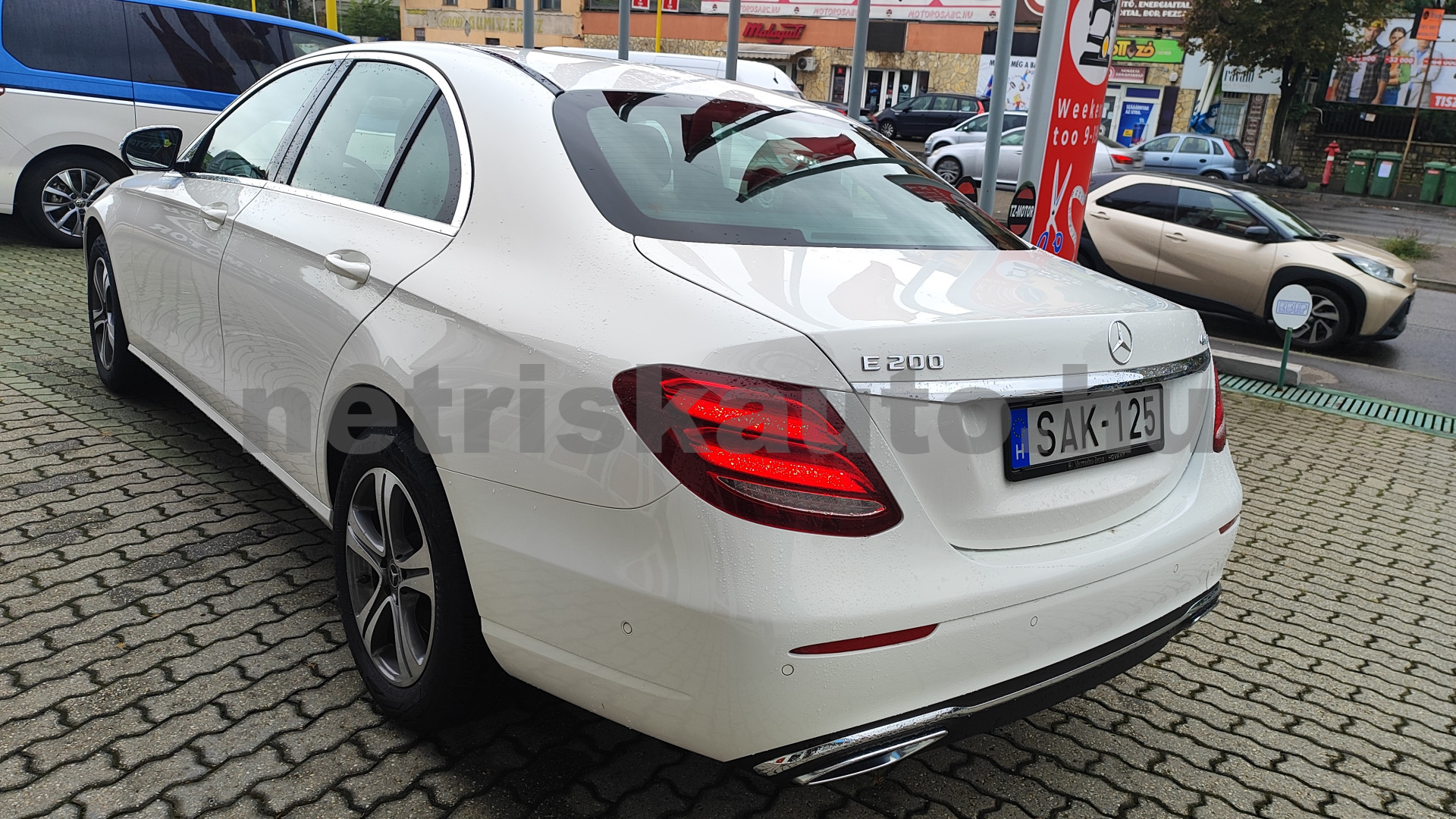 MERCEDES-BENZ E-osztály E 200 4Matic 9G-TRONIC EQ Boost személygépkocsi - 1991cm3 Hybrid 121274 3/12