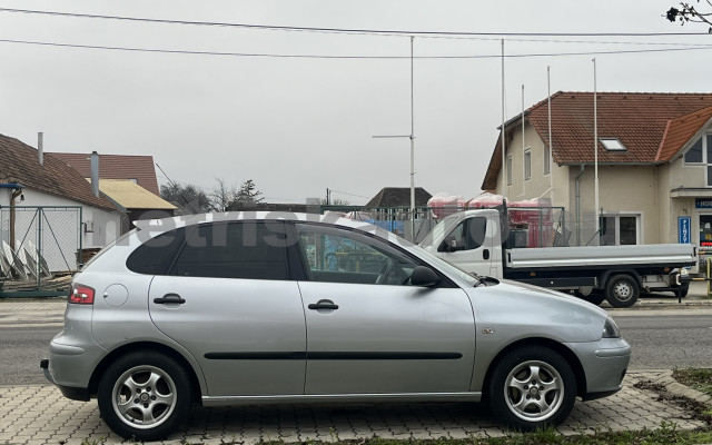 SEAT Ibiza 1.4 16V Reference személygépkocsi - 1390cm3 Benzin 121344 4/12