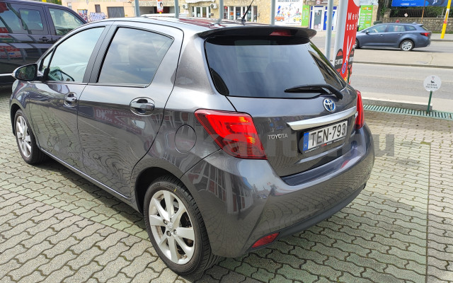 TOYOTA Yaris 1.5 HSD Active Aut. személygépkocsi - 1497cm3 Hybrid 121440 2/12