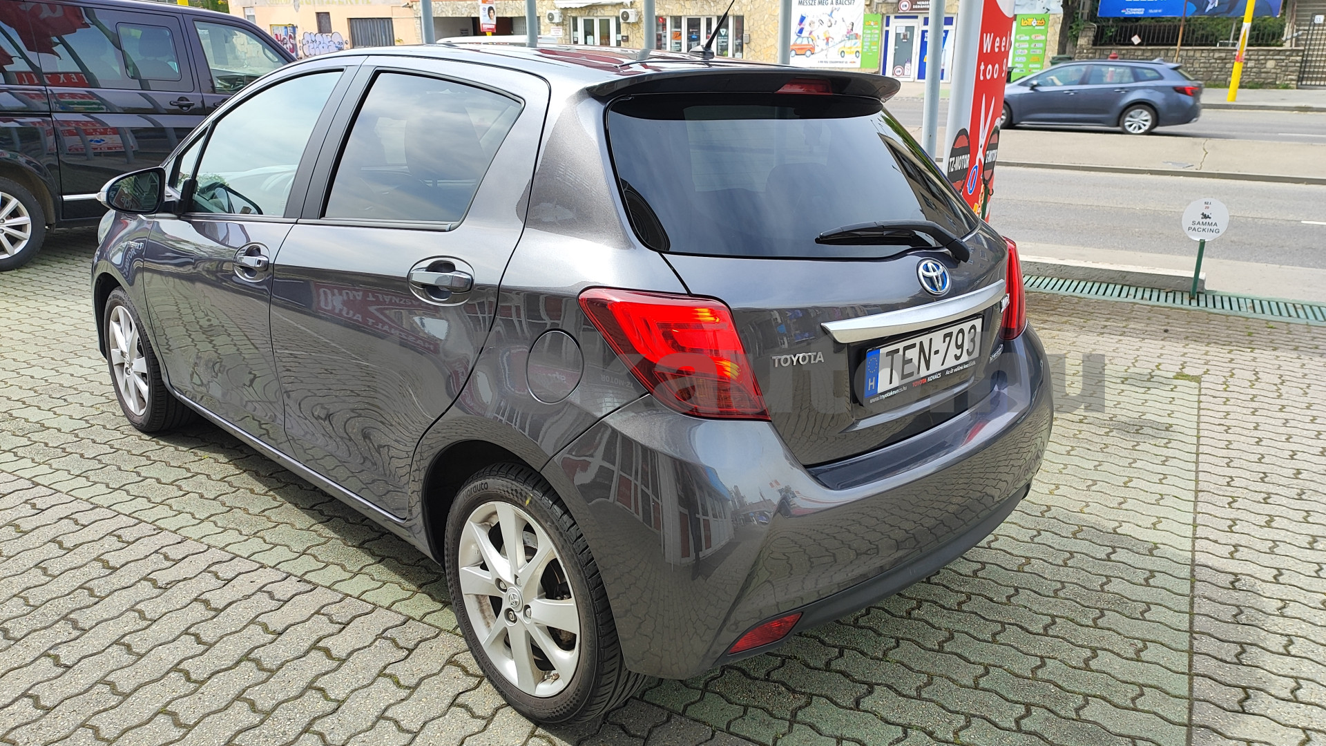 TOYOTA Yaris 1.5 HSD Active Aut. személygépkocsi - 1497cm3 Hybrid 121440 2/12