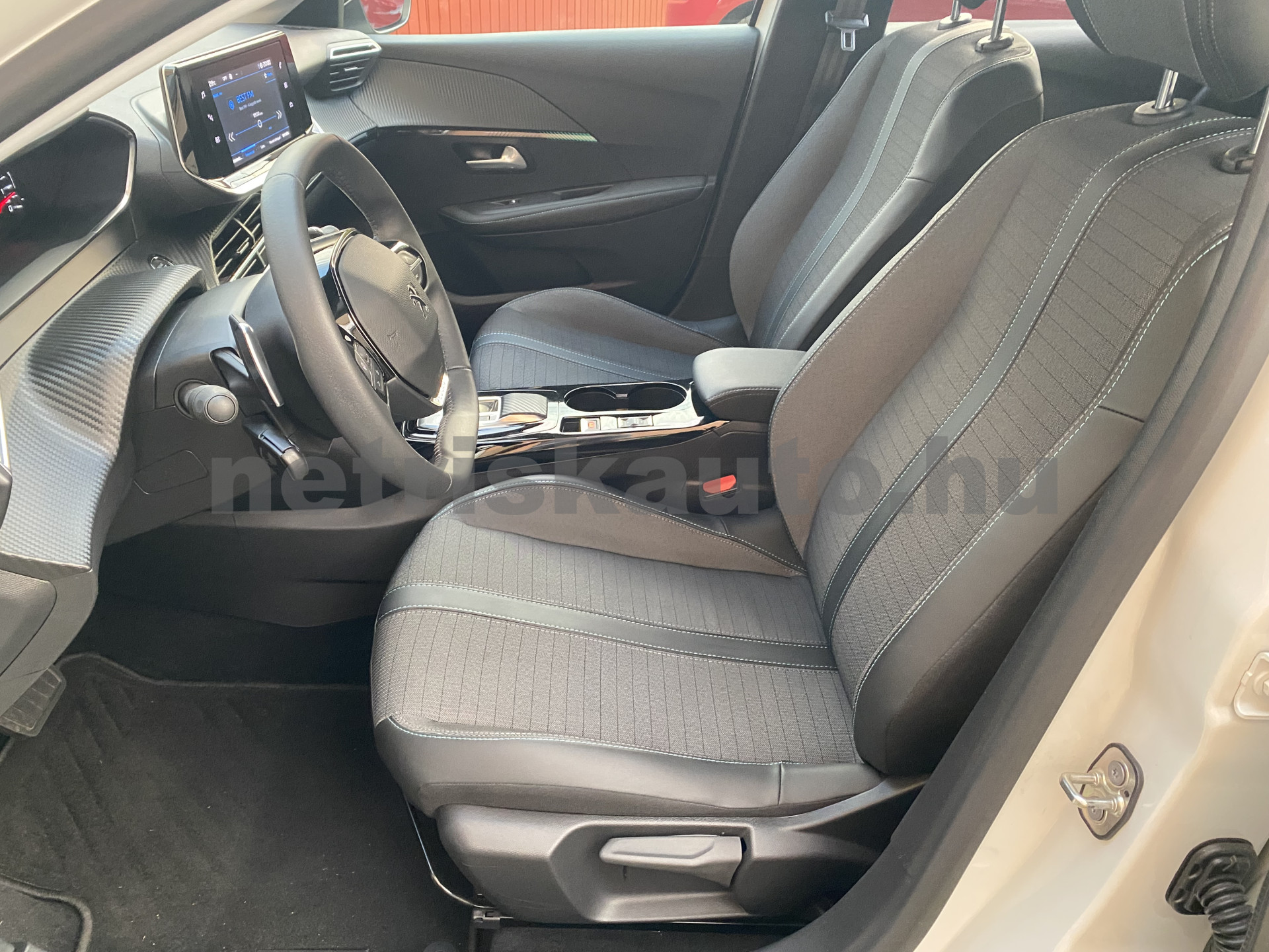PEUGEOT 208 1.2 PureTech Allure EAT8 személygépkocsi - 1199cm3 Benzin 121484 5/12