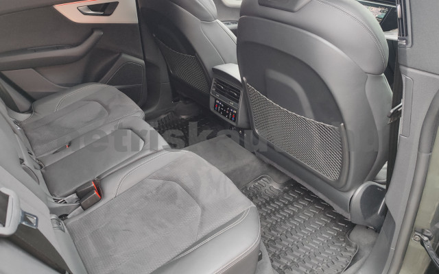 AUDI Q8 55 TFSI quattro tiptronic személygépkocsi - 2995cm3 Hybrid 121360 10/12