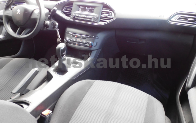 PEUGEOT 308 1.2 PureTech Active személygépkocsi - 1199cm3 Benzin 121236 8/12