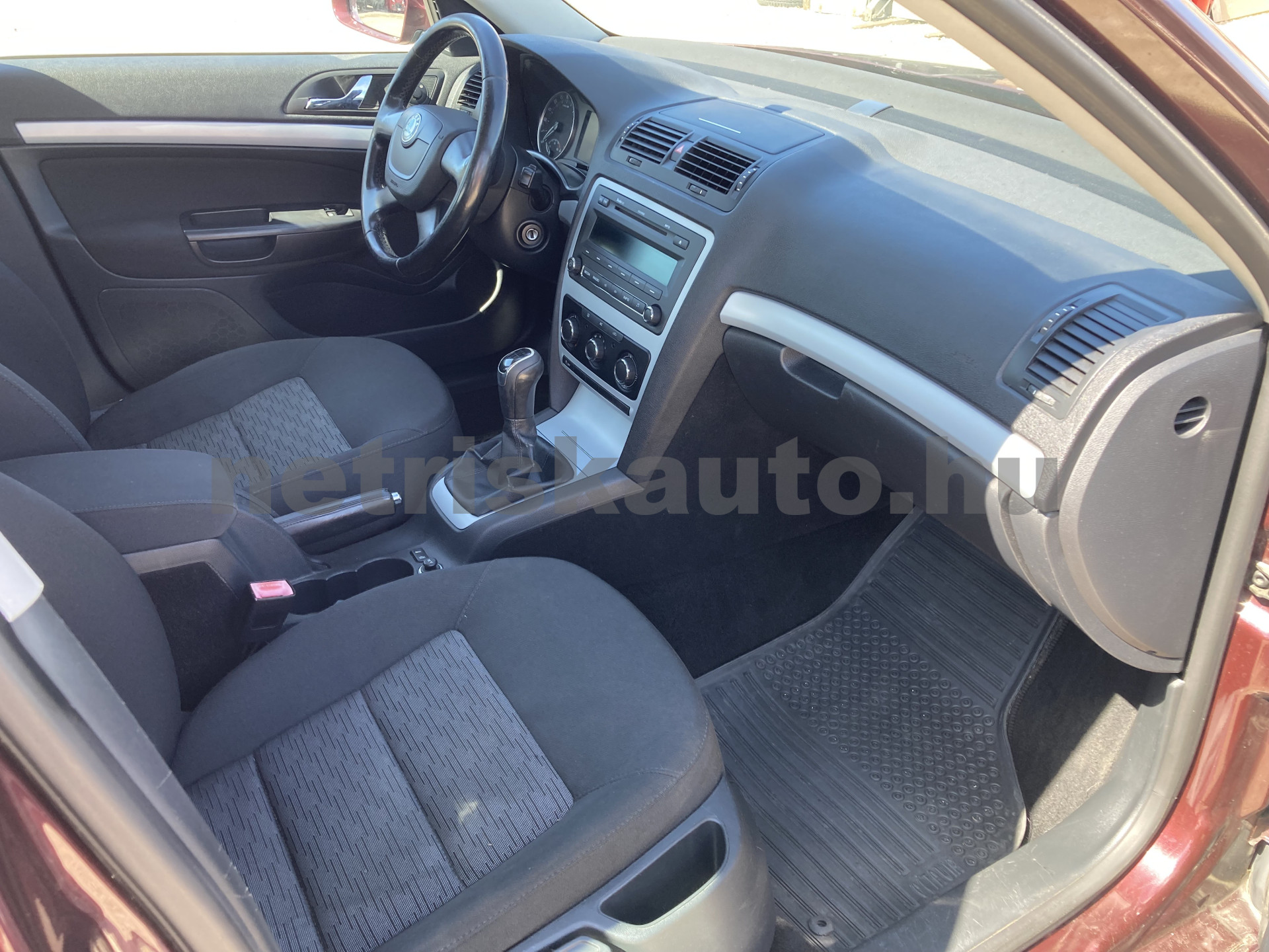 SKODA Octavia 1.6 CR TDI Ambiente DPF személygépkocsi - 1598cm3 Diesel 121231 8/11