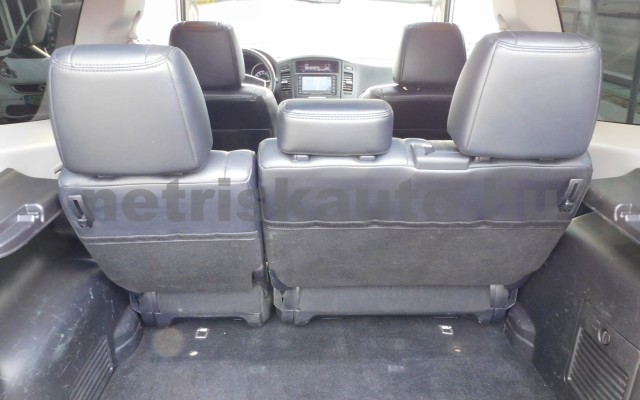 MITSUBISHI Pajero 3.2 DI-D Instyle Navi Aut. személygépkocsi - 3200cm3 Diesel 119886 11/12