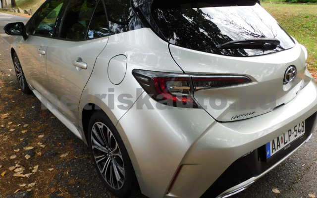 TOYOTA Corolla 2.0 Hybrid Comfort e-CVT személygépkocsi - 1987cm3 Hybrid 120401 2/12