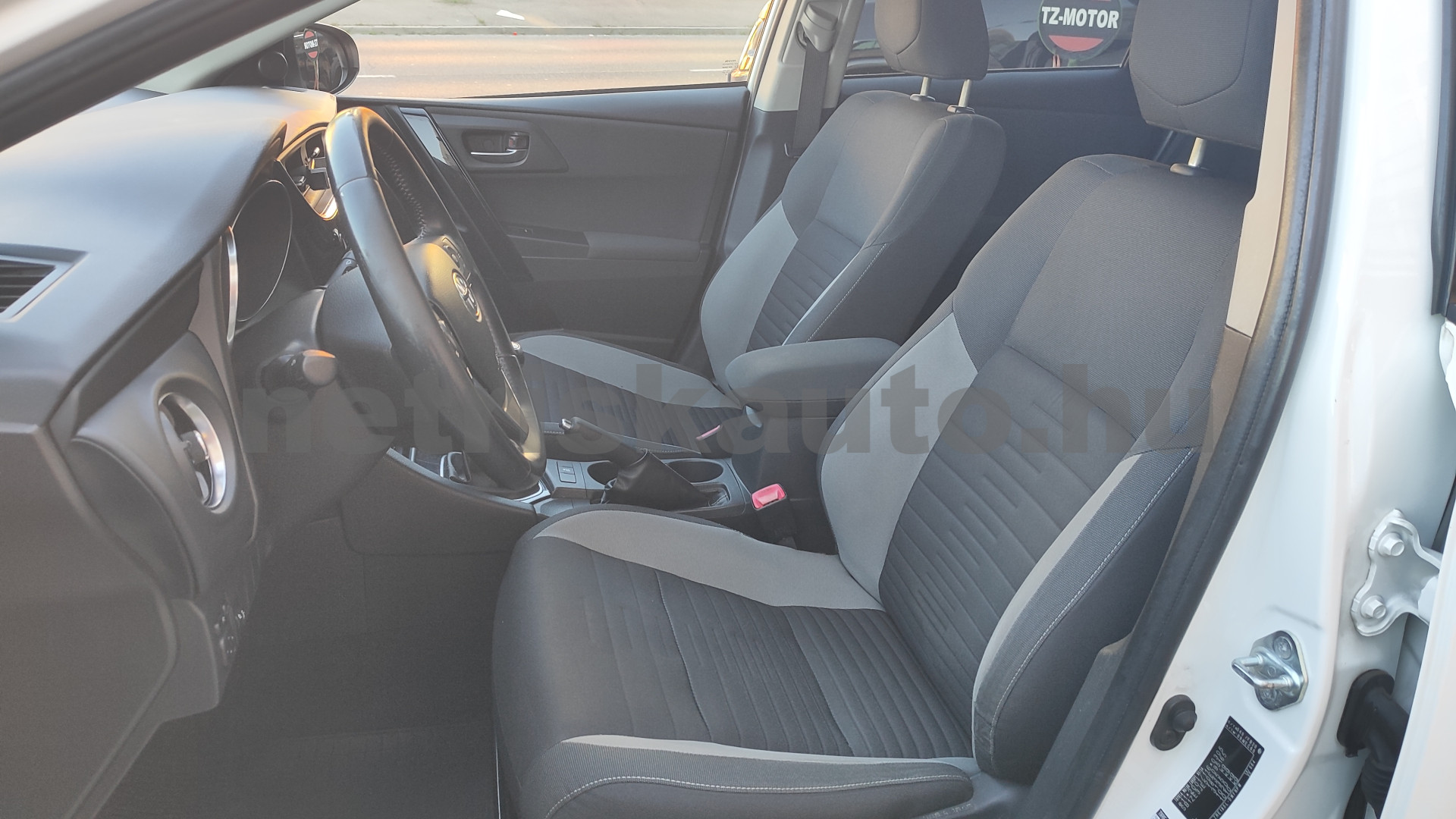 TOYOTA Auris 1.6 Active Comfort személygépkocsi - 1598cm3 Benzin 121525 5/12