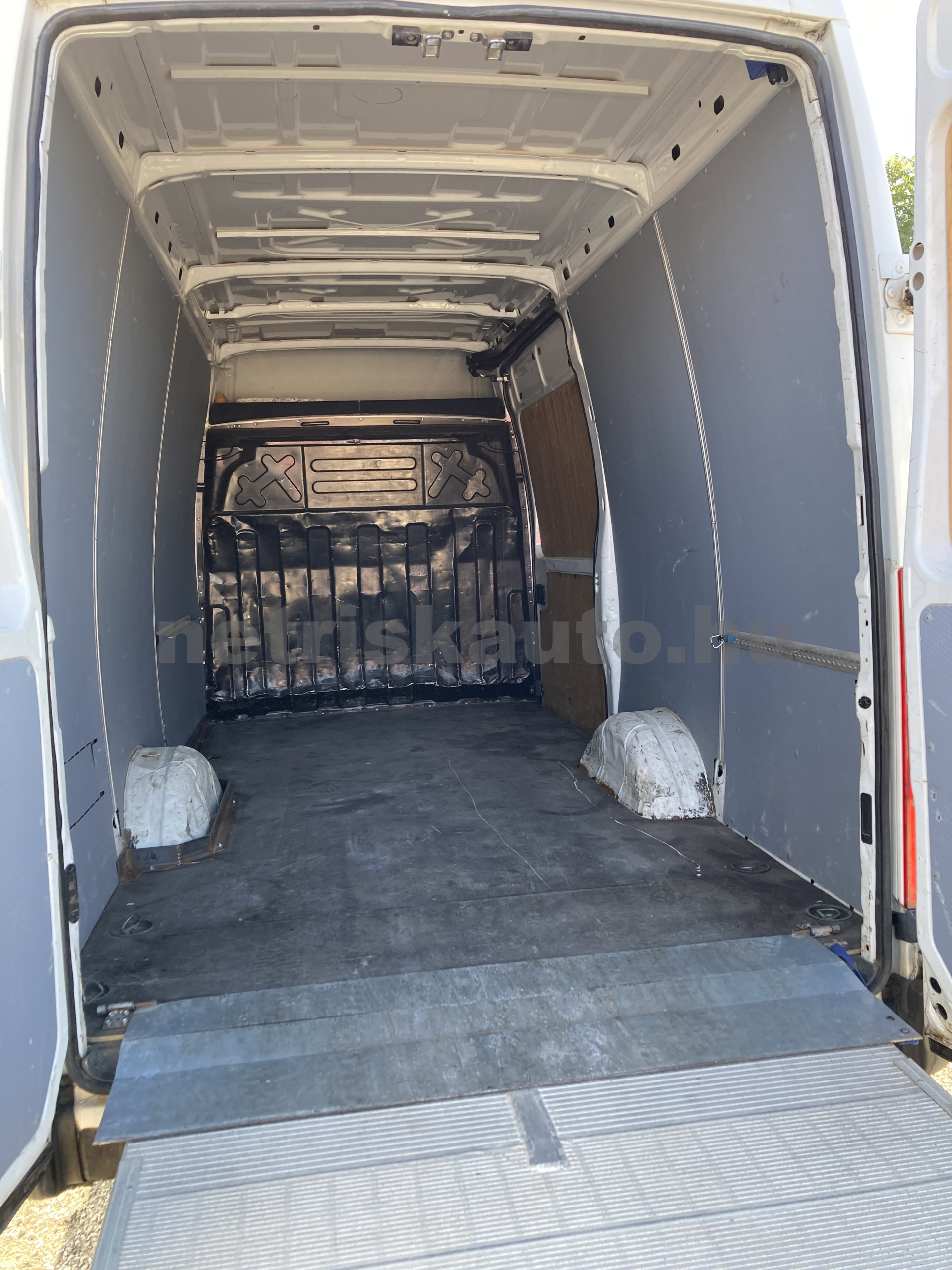 IVECO 35 35 S 13 V 3300 H2 tehergépkocsi 3,5t össztömegig - 2287cm3 Diesel 120445 5/10