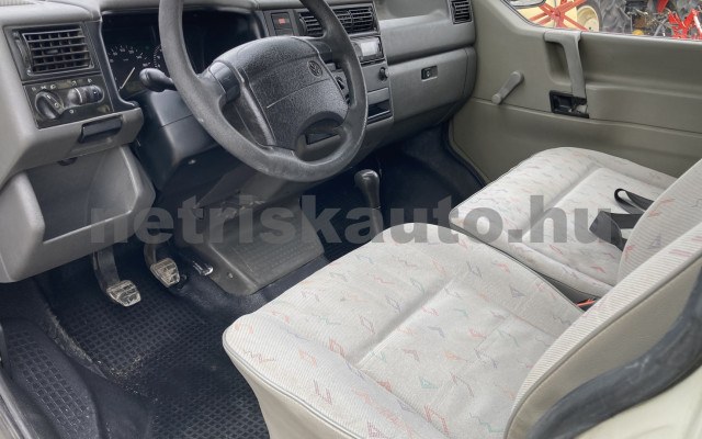 VW Transporter 2.4 Mixto tehergépkocsi 3,5t össztömegig - 2370cm3 Diesel 121377 6/9