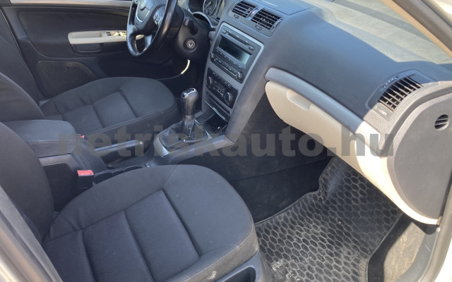 SKODA Octavia 1.6 CR TDI Elegance DPF személygépkocsi - 1598cm3 Diesel 121199 8/11