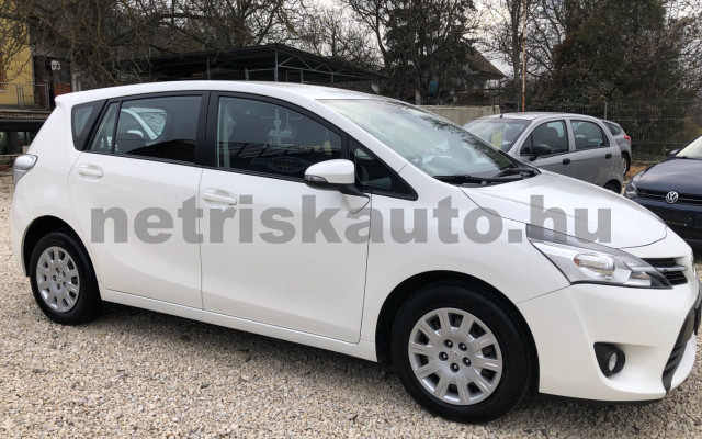 TOYOTA Corolla Verso/Verso 1.6 D-4D Active személygépkocsi - 1598cm3 Diesel 119938 8/12