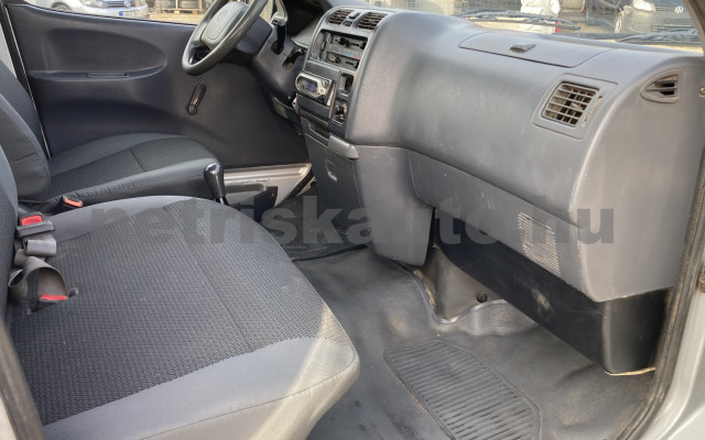 TOYOTA Hi-Ace 2.4 D Panel Van tehergépkocsi 3,5t össztömegig - 2446cm3 Diesel 121356 7/10
