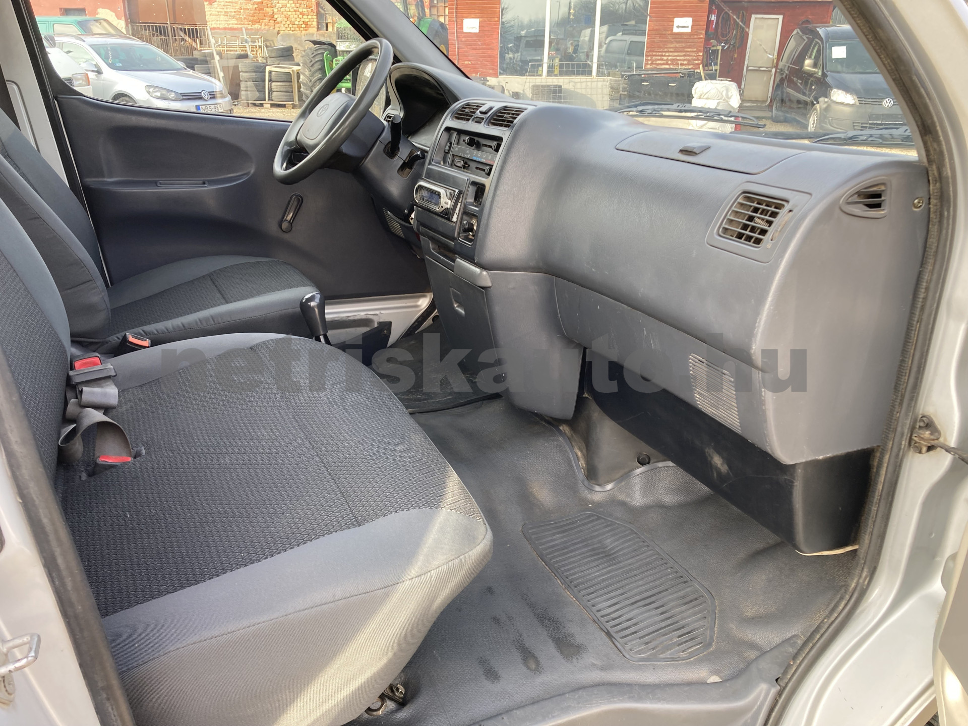 TOYOTA Hi-Ace 2.4 D Panel Van tehergépkocsi 3,5t össztömegig - 2446cm3 Diesel 121356 7/10