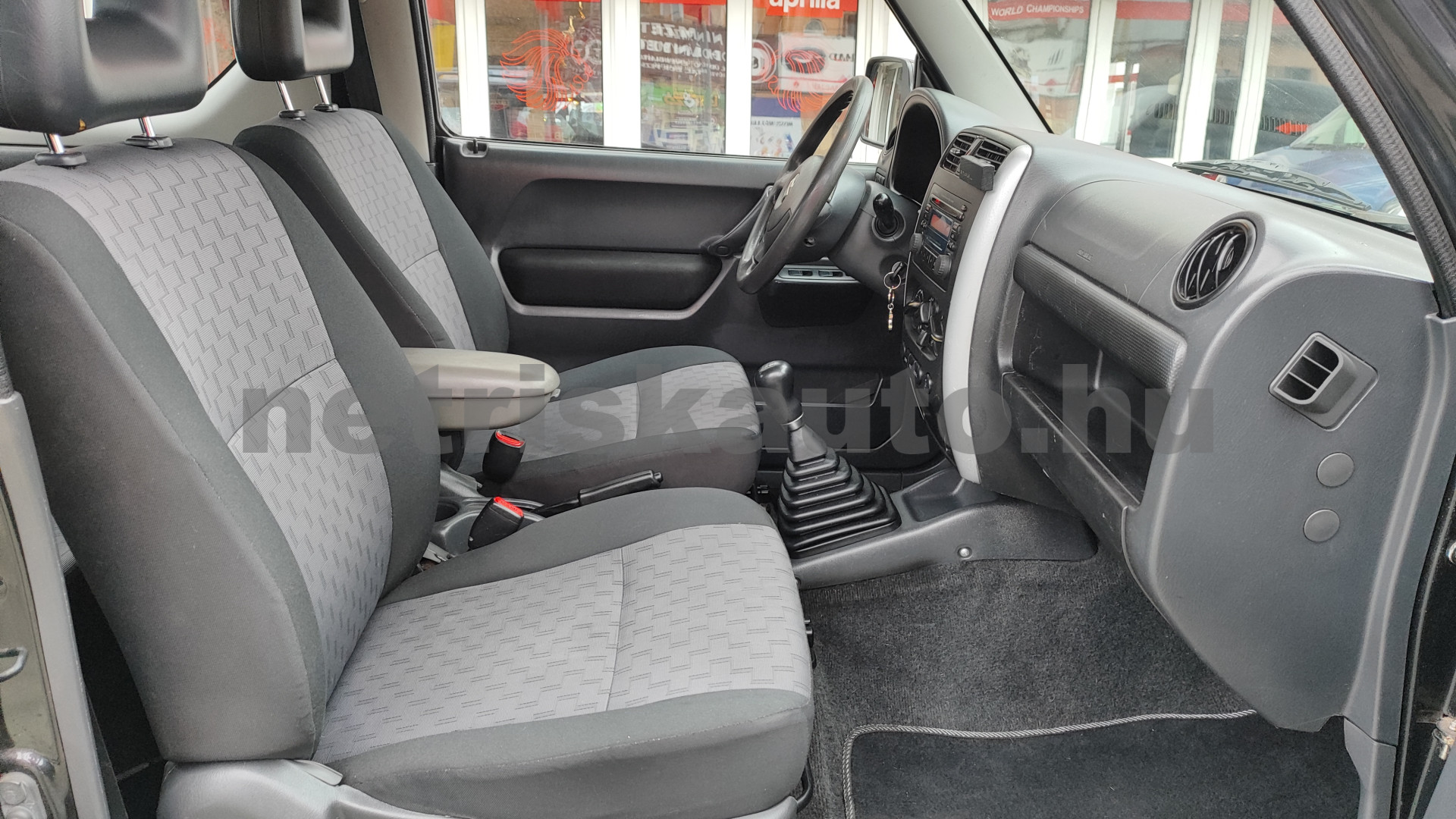 SUZUKI Jimny 1.3 4WD AC CD 15''AW személygépkocsi - 1328cm3 Benzin 121353 8/12