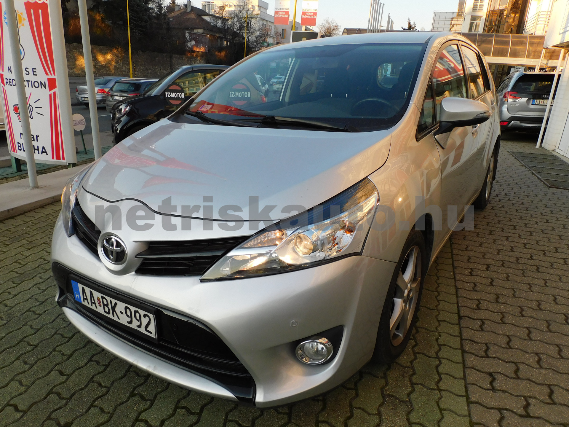 TOYOTA Corolla Verso/Verso 2.2 D-CAT Lounge személygépkocsi - 2231cm3 Diesel 121050 11/12