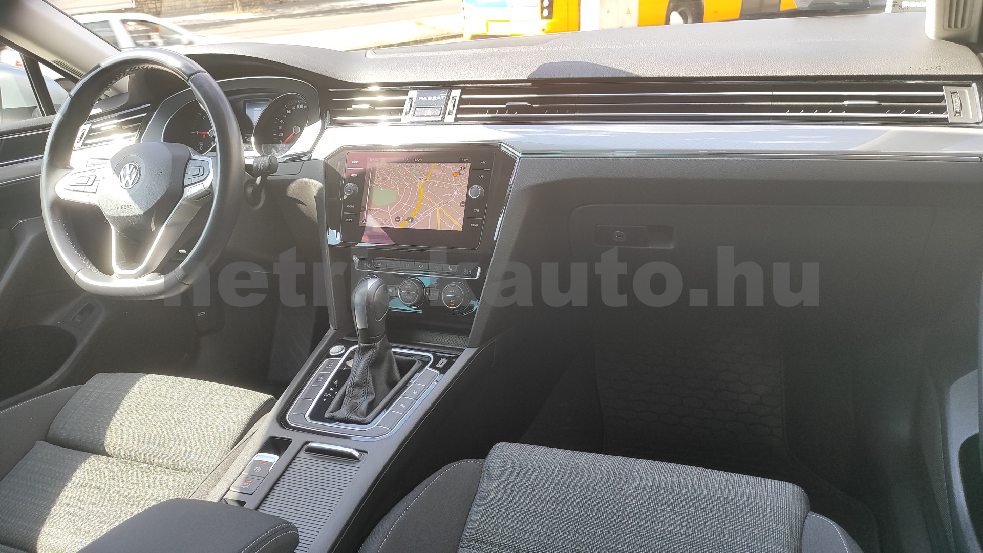 VW Passat 2.0 TDI SCR Business DSG személygépkocsi - 1968cm3 Diesel 121560 7/12