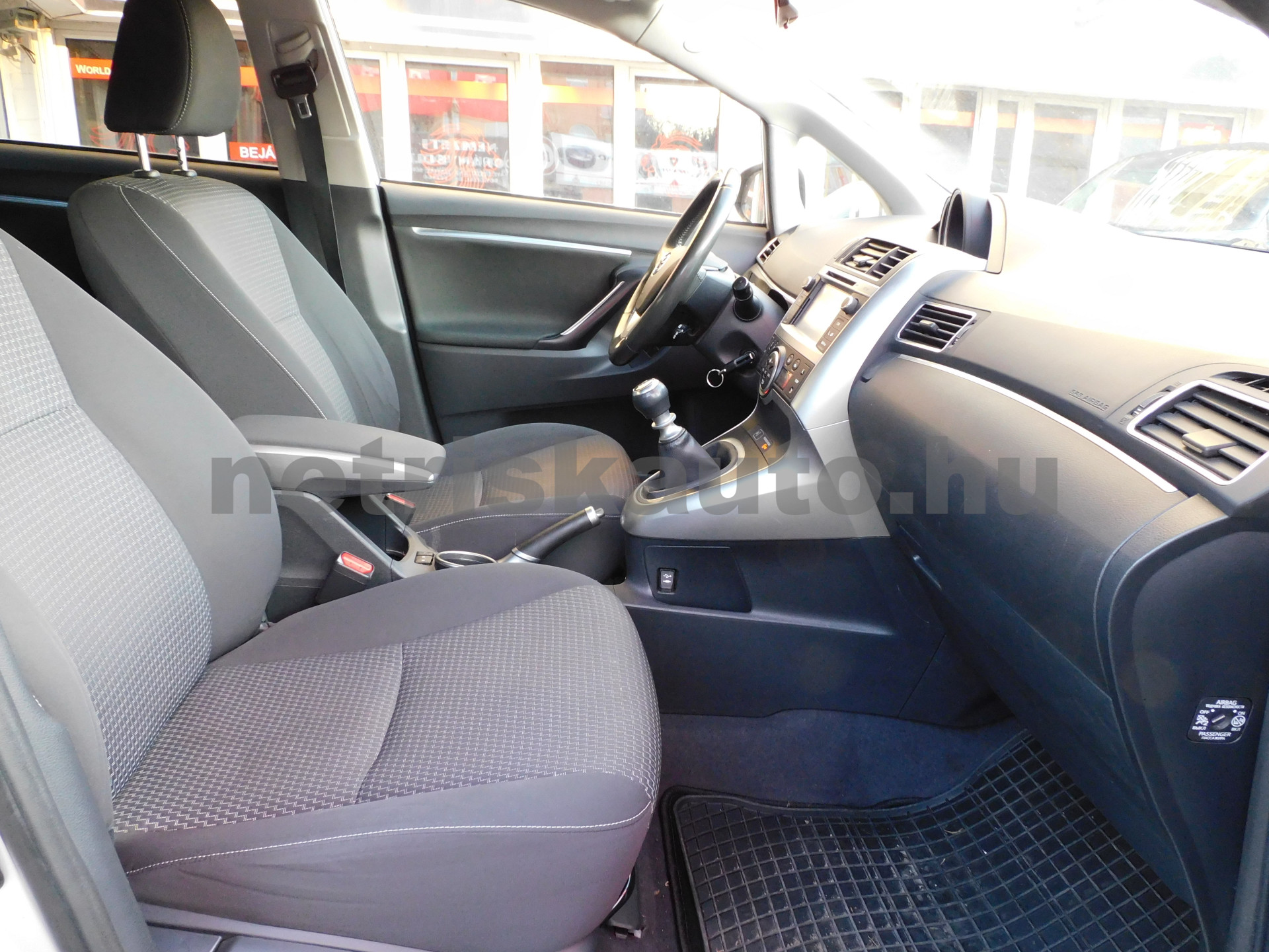 TOYOTA Corolla Verso/Verso 2.2 D-CAT Lounge személygépkocsi - 2231cm3 Diesel 121050 8/12