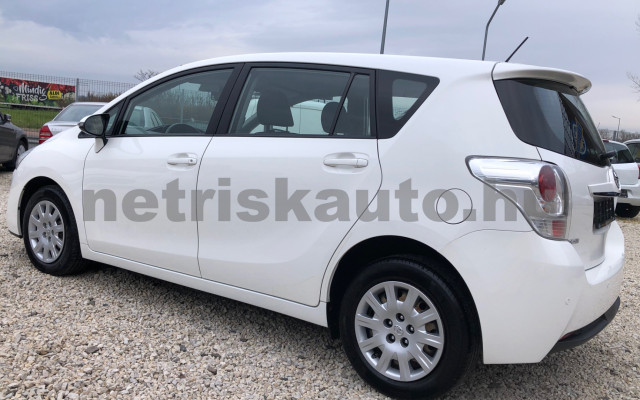 TOYOTA Corolla Verso/Verso 1.6 D-4D Active személygépkocsi - 1598cm3 Diesel 119938 3/12
