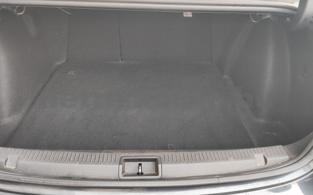 RENAULT Fluence 1.6 Privilege EURO5 személygépkocsi - 1598cm3 Benzin 121417 11/12