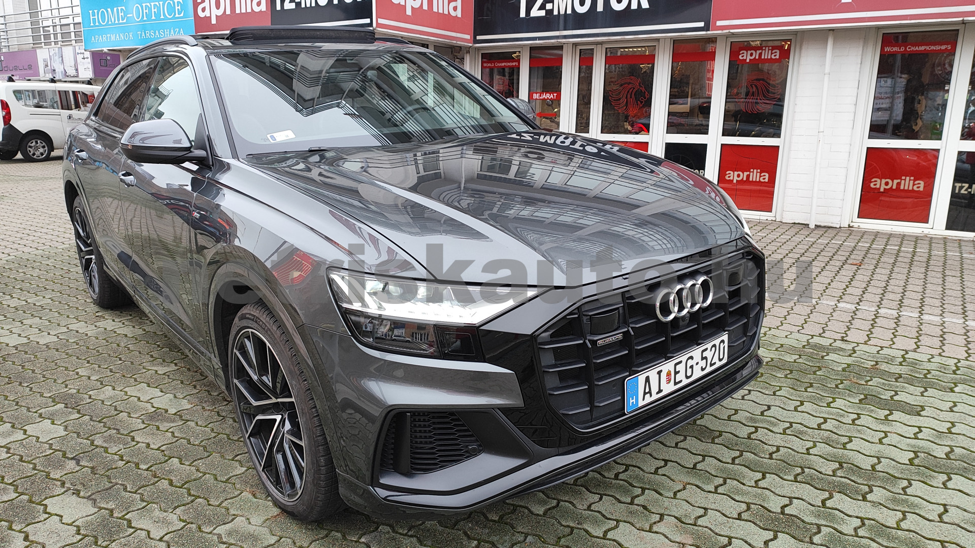 AUDI Q8 55 TFSI quattro tiptronic személygépkocsi - 2995cm3 Hybrid 121360 1/12