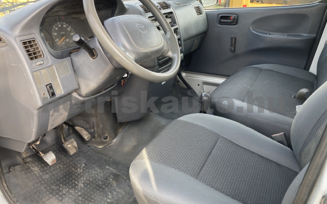 TOYOTA Hi-Ace 2.4 D Panel Van tehergépkocsi 3,5t össztömegig - 2446cm3 Diesel 121356 6/10