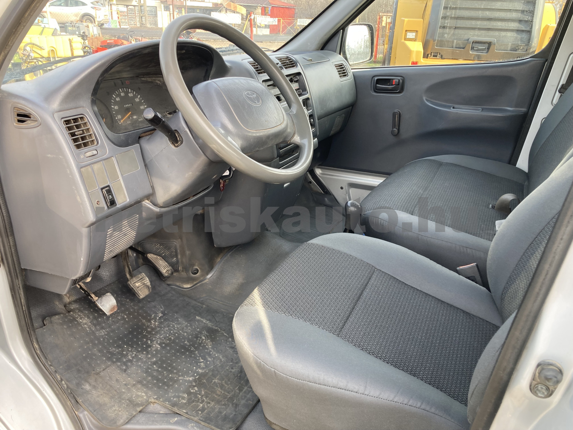 TOYOTA Hi-Ace 2.4 D Panel Van tehergépkocsi 3,5t össztömegig - 2446cm3 Diesel 121356 6/10