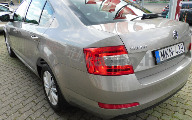 SKODA Octavia 1.4 TSI Elegance személygépkocsi - 1395cm3 Benzin 120188 2/12