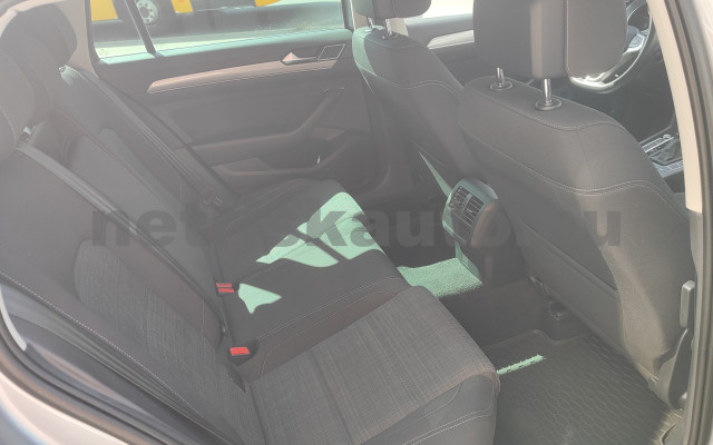 VW Passat 2.0 TDI SCR Business DSG személygépkocsi - 1968cm3 Diesel 121560 9/12