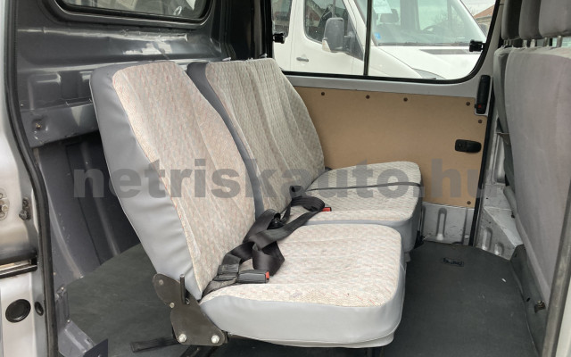 TOYOTA Hi-Ace 2.4 TD 4x4 Panel Van tehergépkocsi 3,5t össztömegig - 2446cm3 Diesel 121333 8/10