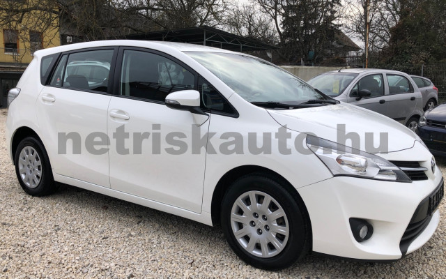 TOYOTA Corolla Verso/Verso 1.6 D-4D Active személygépkocsi - 1598cm3 Diesel 119938 7/12