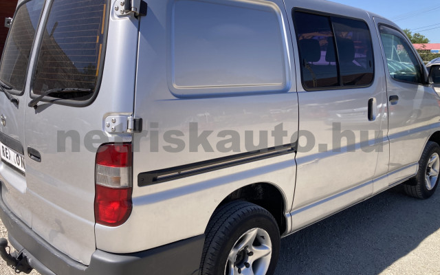 TOYOTA Hi-Ace 2.4 TD 4x4 Panel Van tehergépkocsi 3,5t össztömegig - 2446cm3 Diesel 121550 4/10