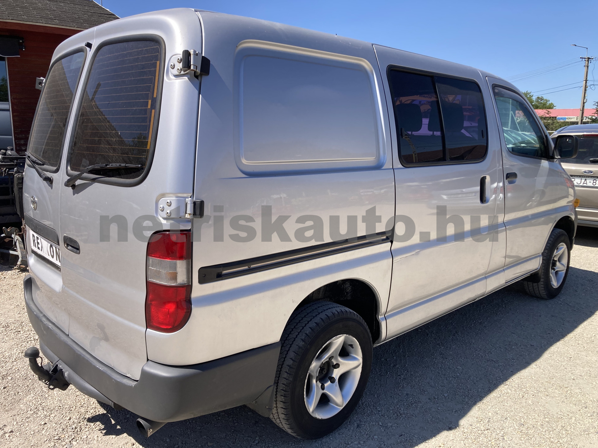 TOYOTA Hi-Ace 2.4 TD 4x4 Panel Van tehergépkocsi 3,5t össztömegig - 2446cm3 Diesel 121550 4/10