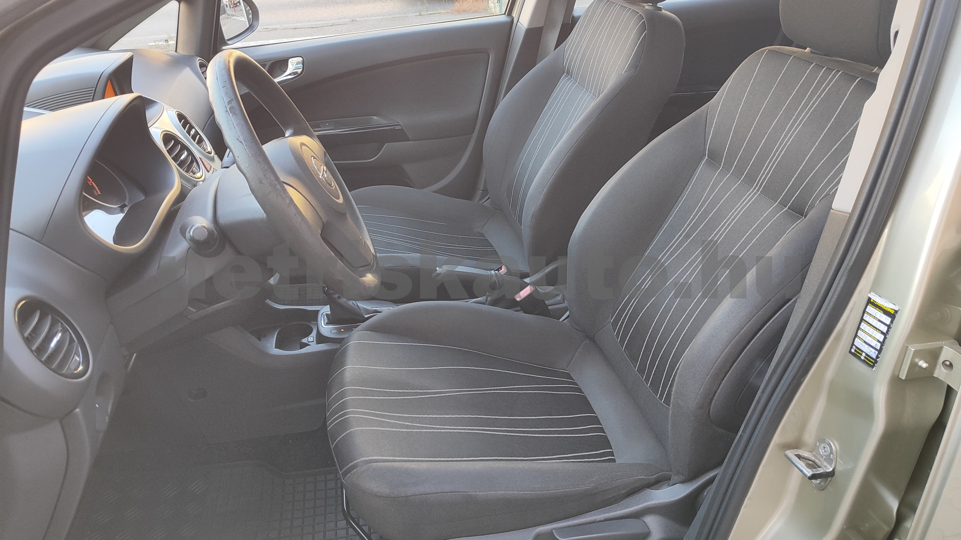 OPEL Corsa 1.4 Enjoy Aut. személygépkocsi - 1364cm3 Benzin 121583 5/12