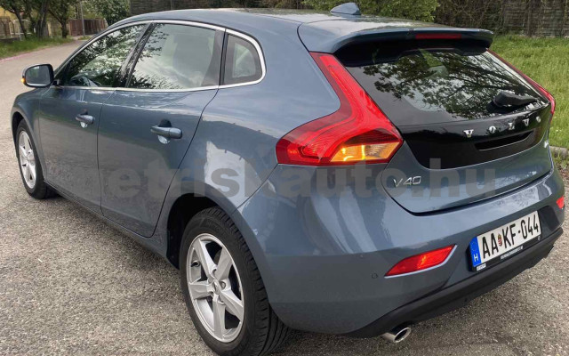 VOLVO V40 2.0 D [D3] Momentum személygépkocsi - 1984cm3 Diesel 120168 7/45