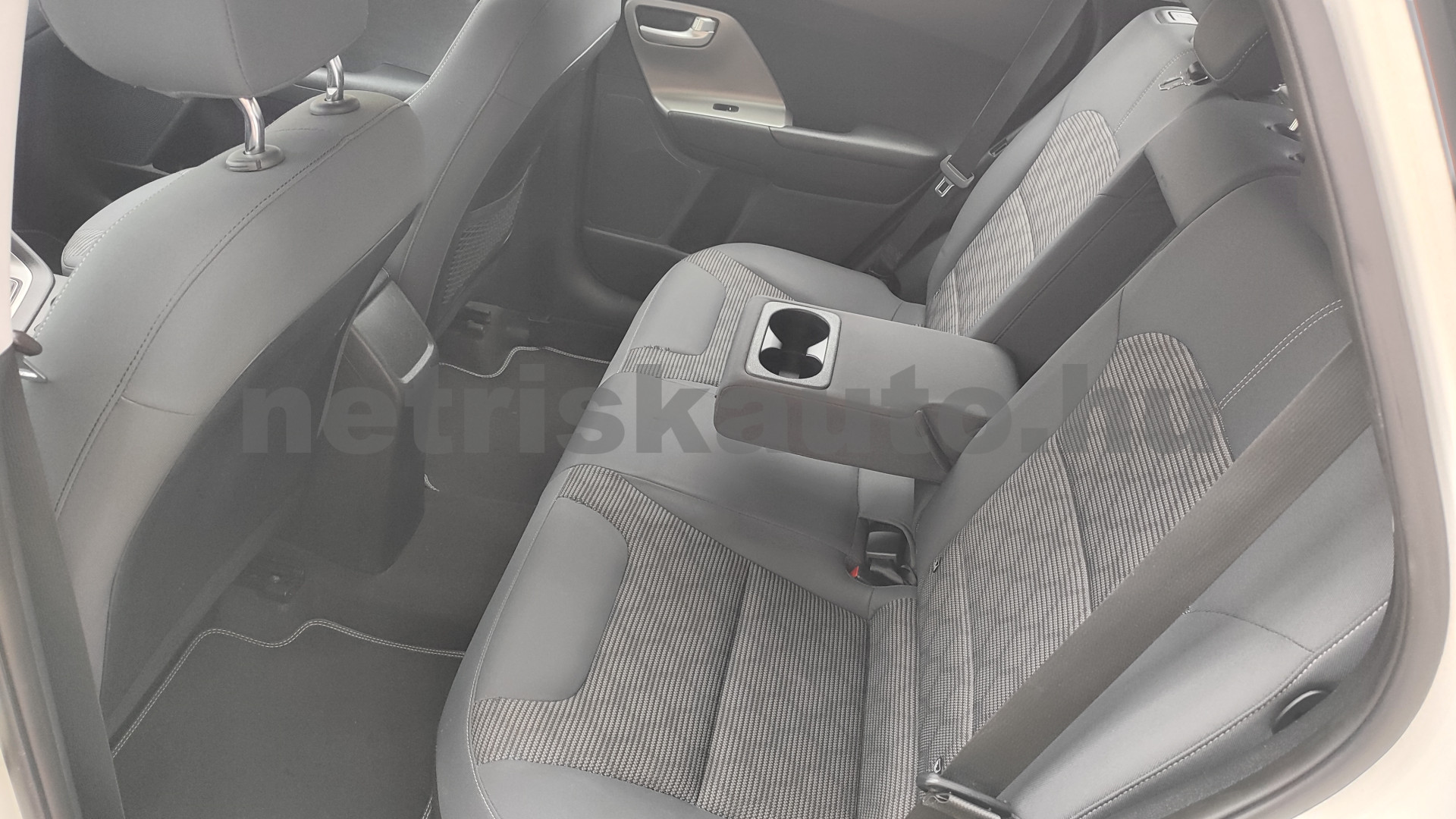 KIA Niro 1.6 GDI LX DCT személygépkocsi - 1580cm3 Hybrid 121487 9/12
