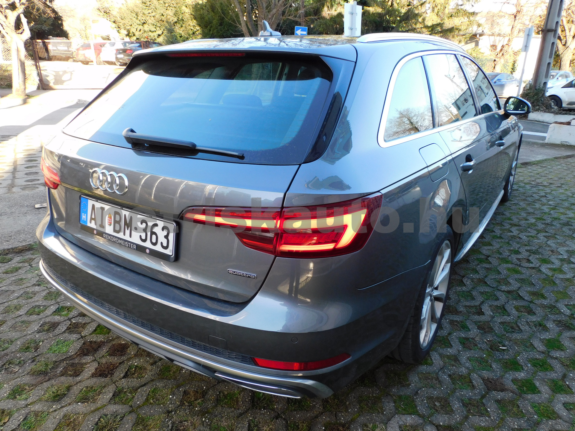 AUDI A4 40 TDI S line quattro S-tronic személygépkocsi - 1968cm3 Diesel 121040 12/12