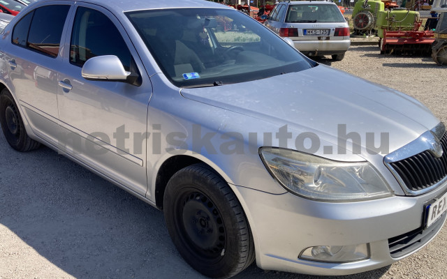 SKODA Octavia 1.6 CR TDI Elegance DPF személygépkocsi - 1598cm3 Diesel 121199 2/11