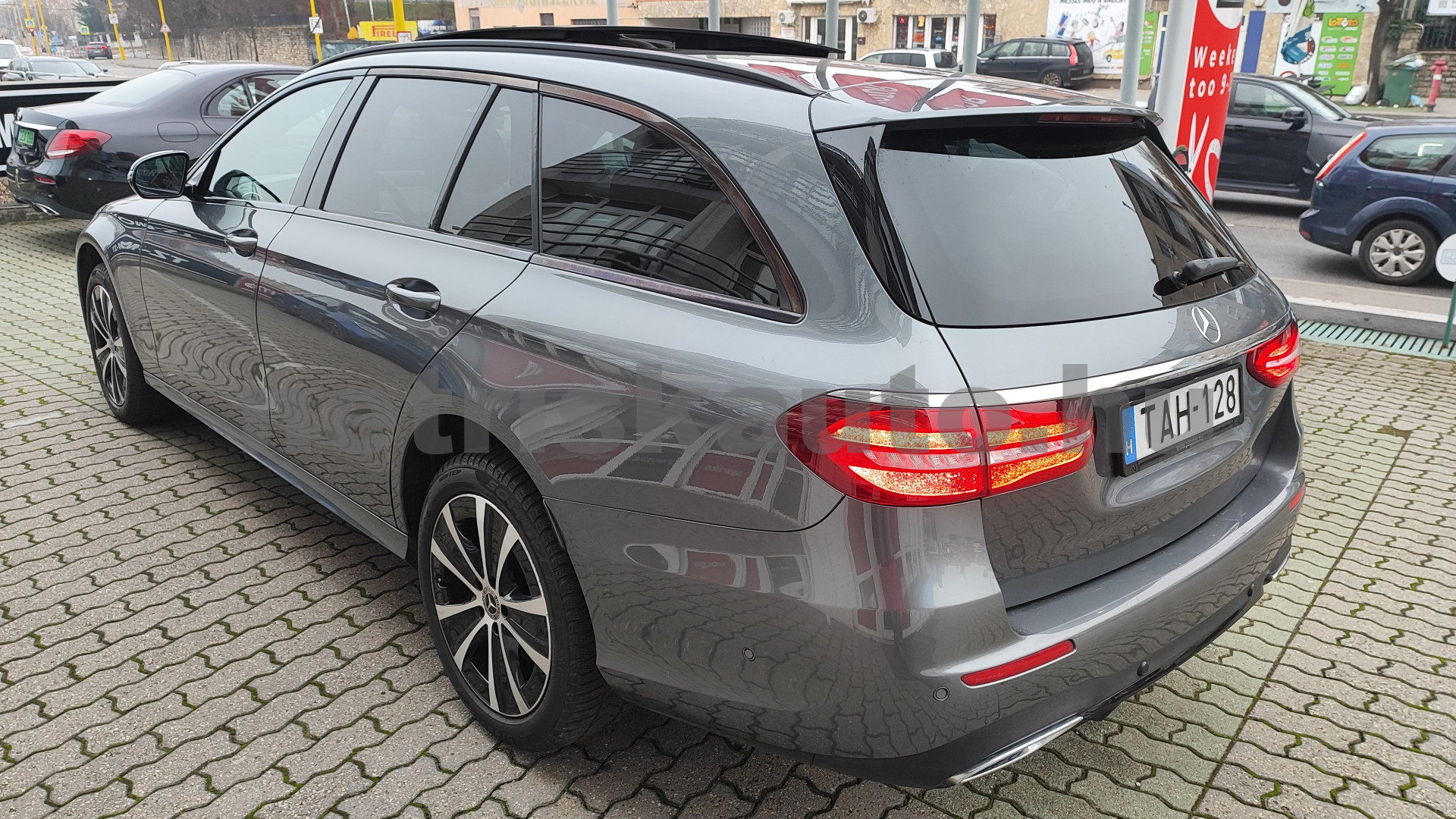 MERCEDES-BENZ E-osztály E 400 d 4Matic 9G-TRONIC személygépkocsi - 2925cm3 Diesel 121357 2/12