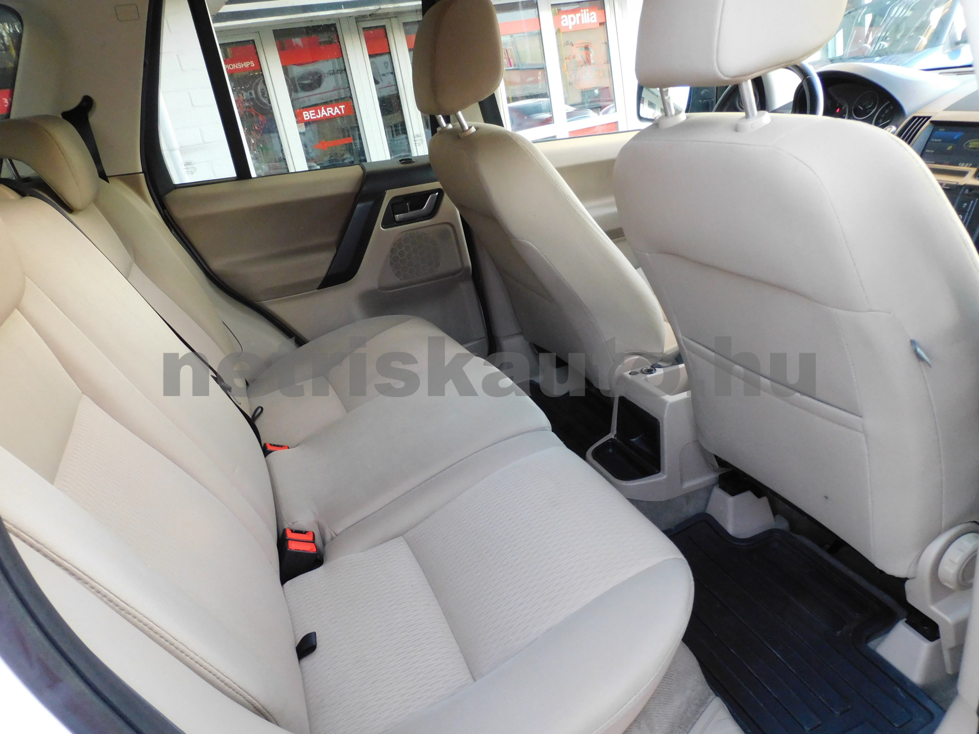 LAND ROVER Freelander 2.2 SD4 S Aut. személygépkocsi - 2179cm3 Diesel 121322 9/12