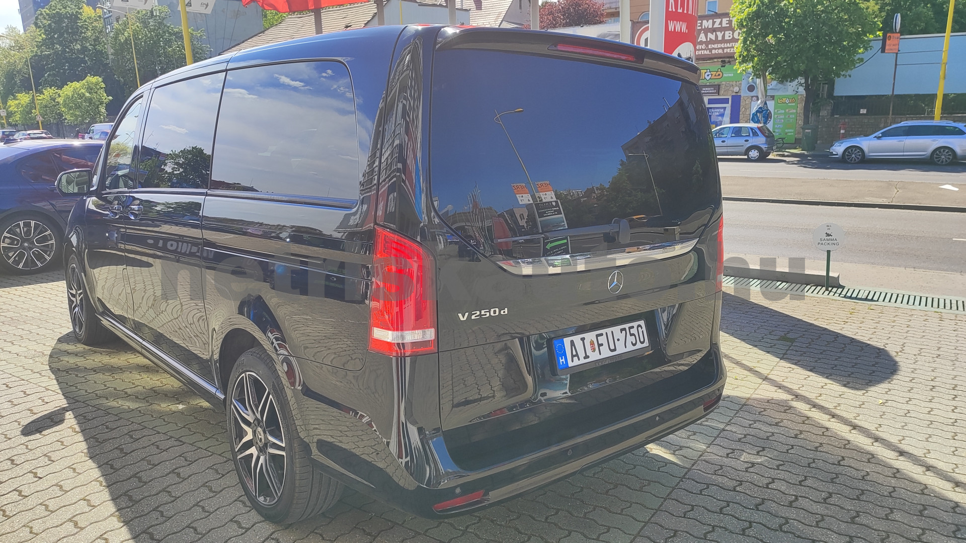 MERCEDES-BENZ V-osztály V 250 BlueTec/d L Aut. 7sz tehergépkocsi 3,5t össztömegig - 1950cm3 Diesel 121459 2/12