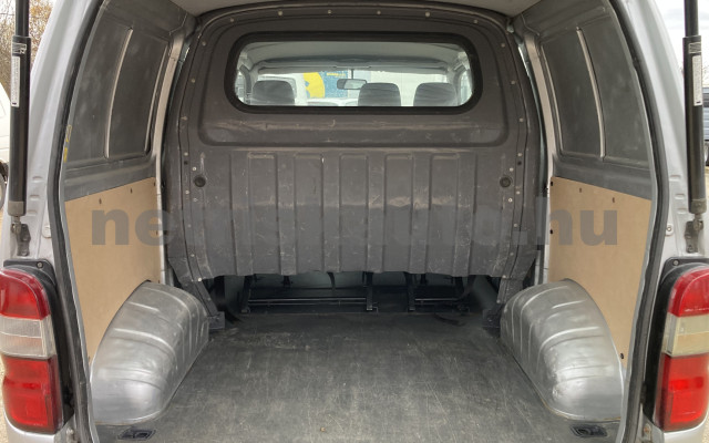 TOYOTA Hi-Ace 2.4 TD 4x4 Panel Van tehergépkocsi 3,5t össztömegig - 2446cm3 Diesel 121333 10/10