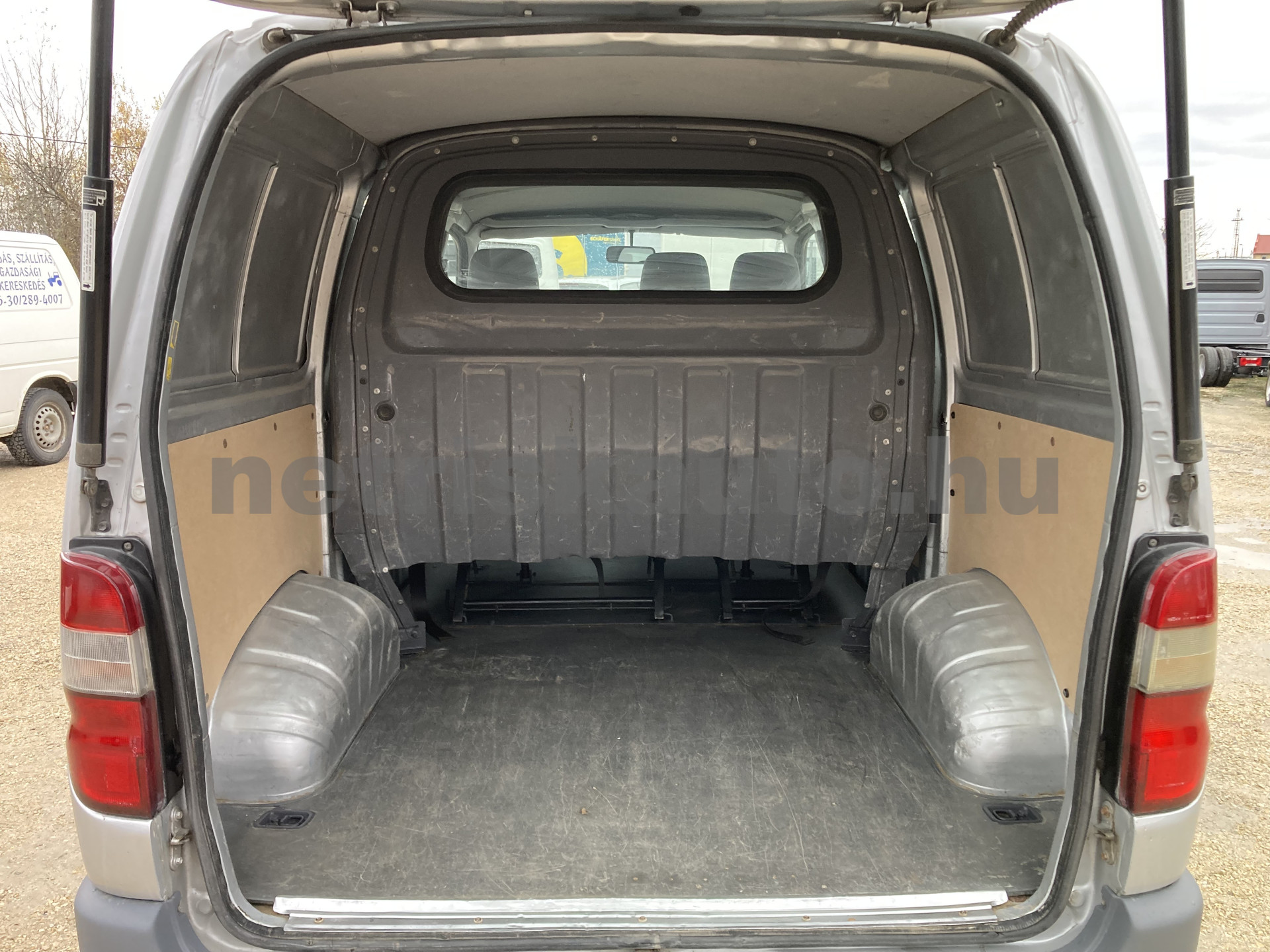 TOYOTA Hi-Ace 2.4 TD 4x4 Panel Van tehergépkocsi 3,5t össztömegig - 2446cm3 Diesel 121333 10/10