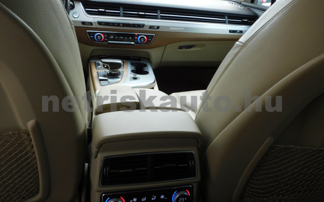 AUDI Q7 3.0 V6 TDI quattro tiptronic személygépkocsi - 2967cm3 Diesel 120771 9/12