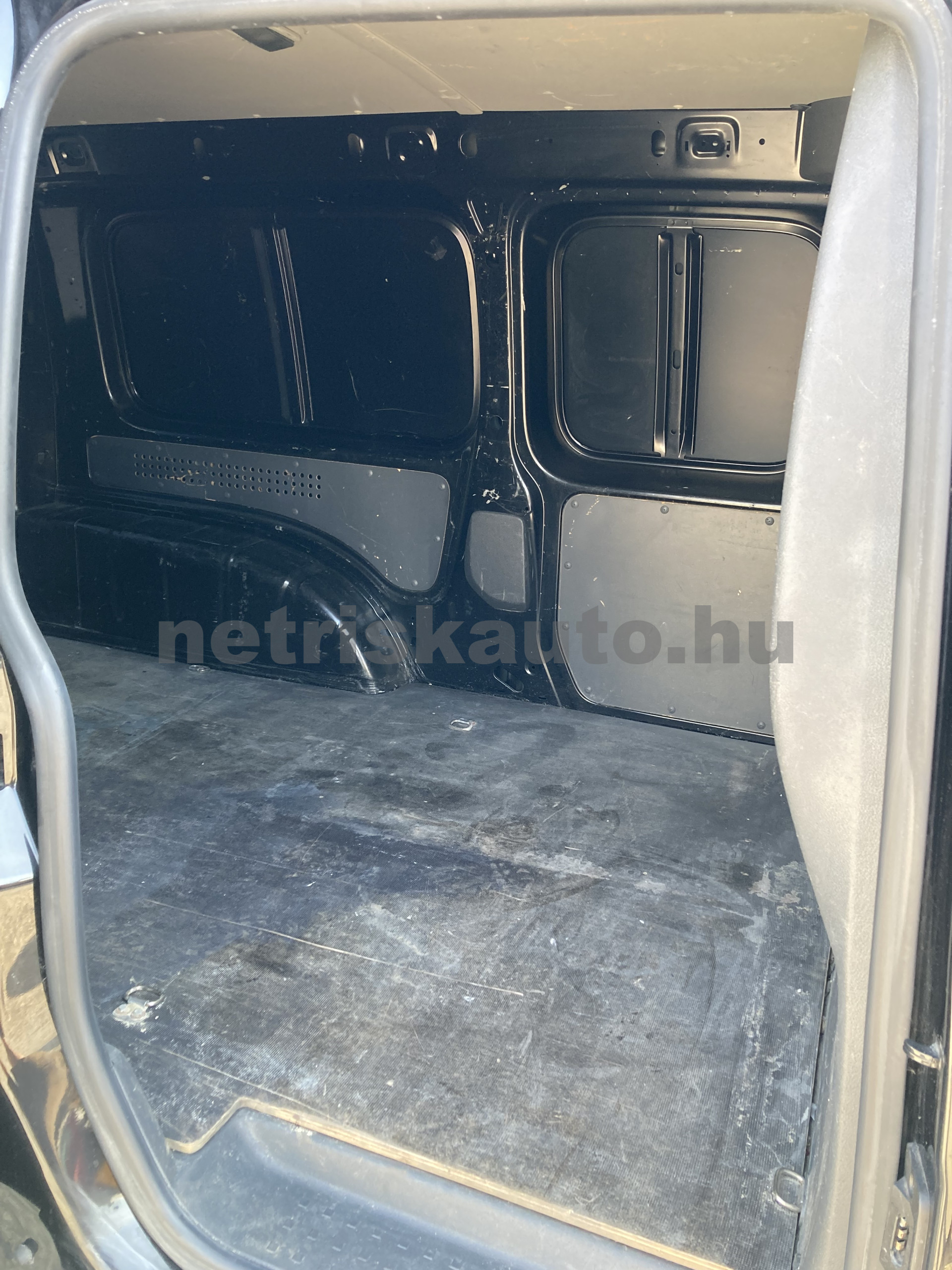 VW Caddy 1.6 CR TDI Maxi tehergépkocsi 3,5t össztömegig - 1598cm3 Diesel 120180 8/8