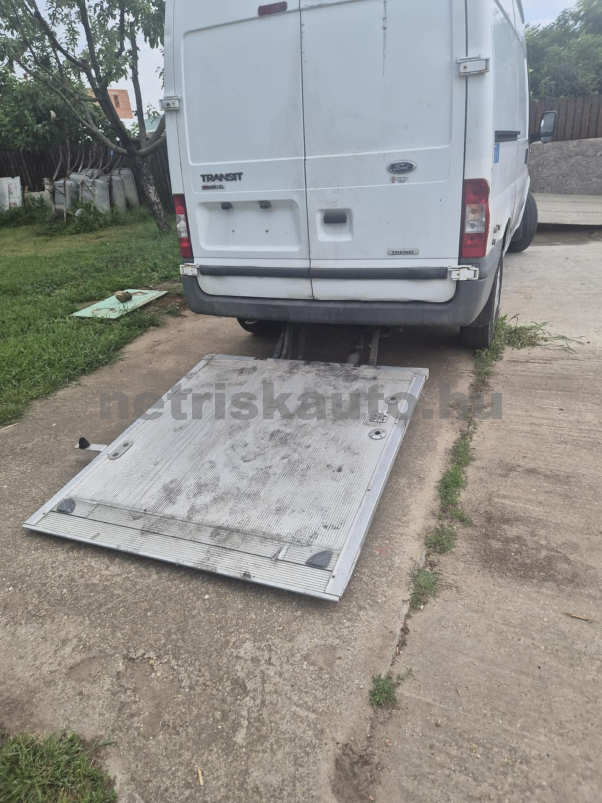 FORD Transit 2.4 TDCi Jumbo 350 EL Trend tehergépkocsi 3,5t össztömegig - 2402cm3 Diesel 121150 2/6