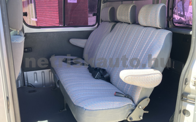 TOYOTA Hi-Ace 2.4 TD 4x4 Panel Van tehergépkocsi 3,5t össztömegig - 2446cm3 Diesel 121550 9/10