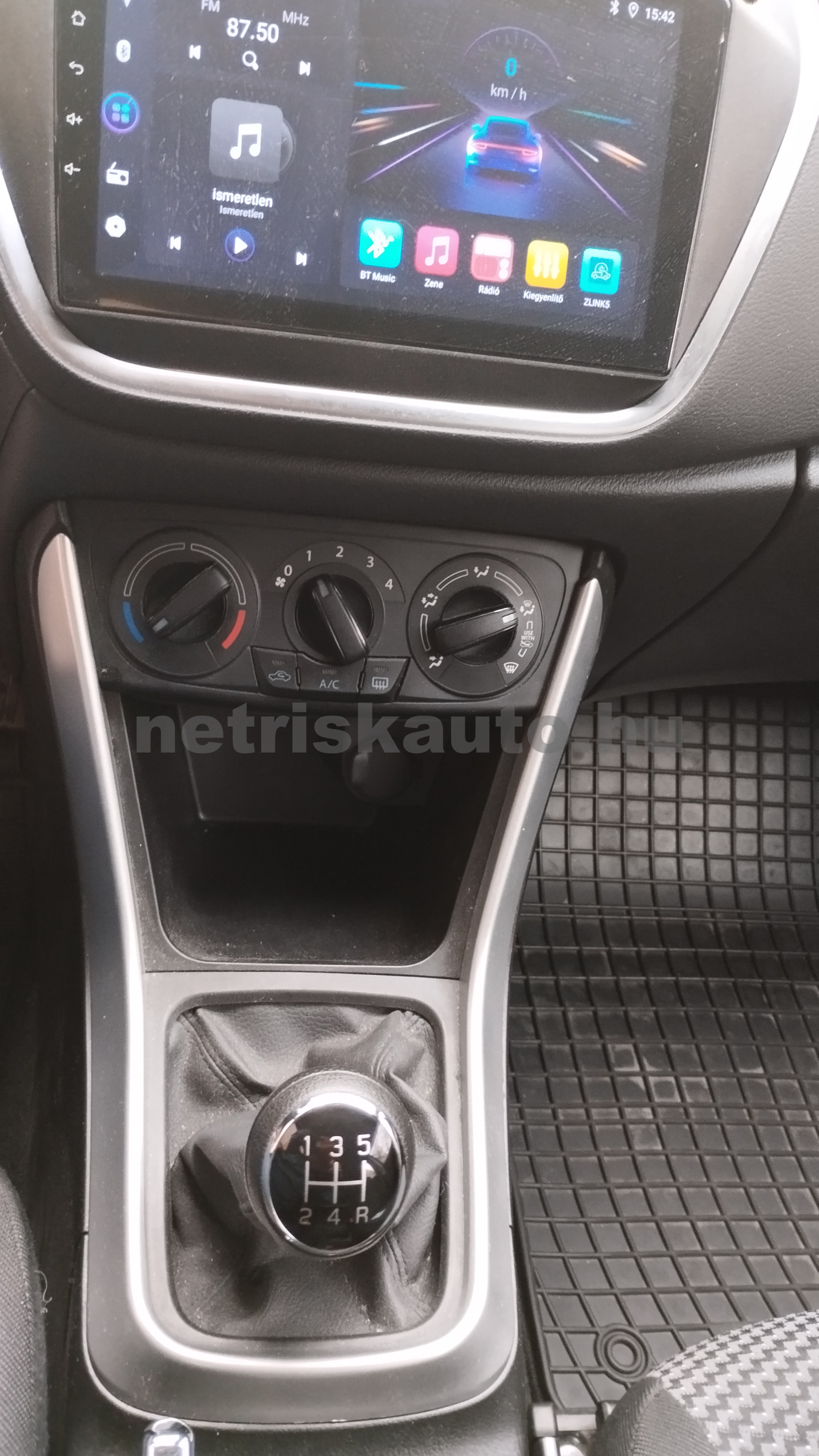 SUZUKI SX4 S-Cross 1.0T GL+ személygépkocsi - 998cm3 Benzin 121162 8/12